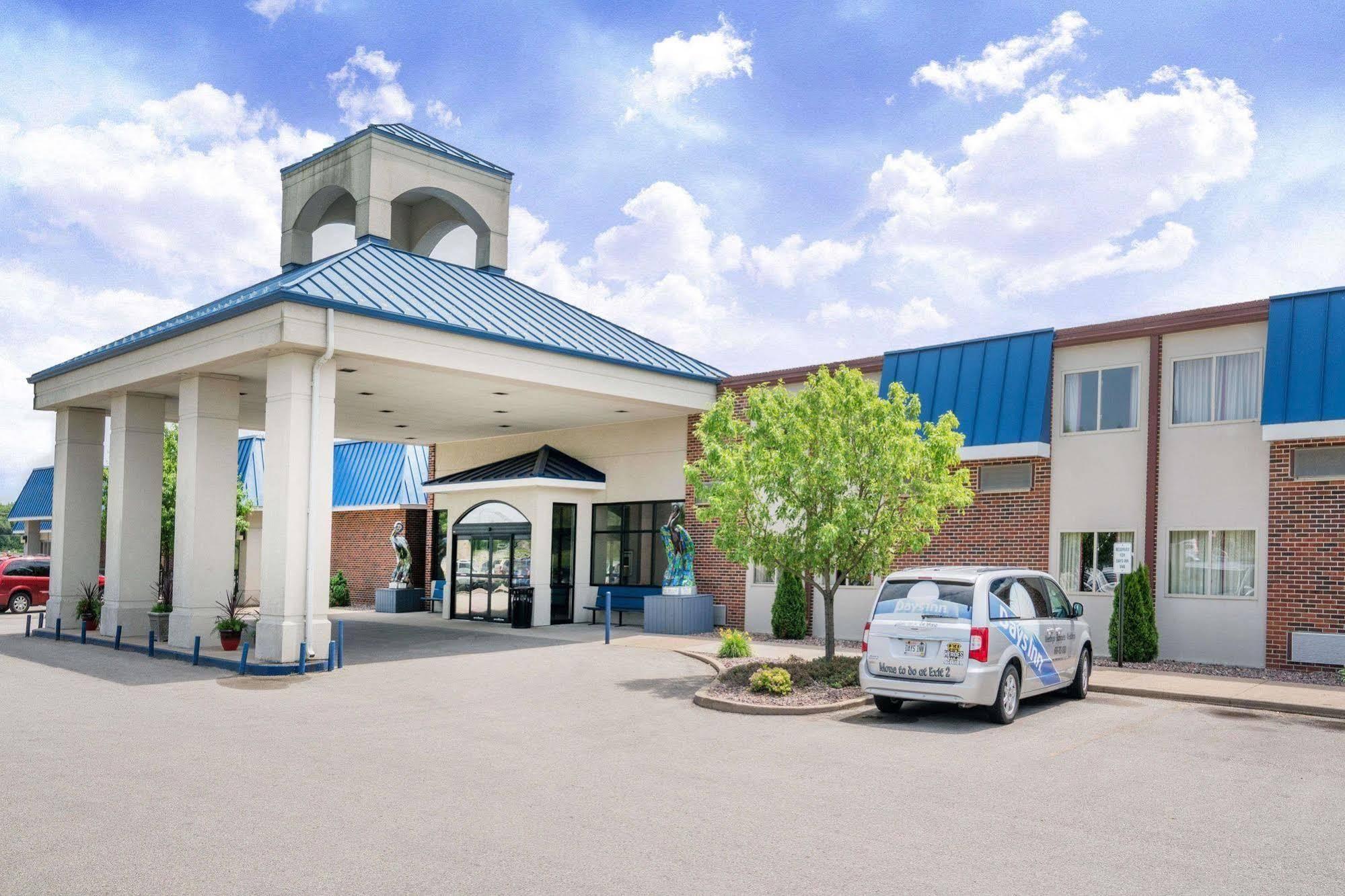 Days Inn Hotel & Conference Center Ла-Кросс Экстерьер фото